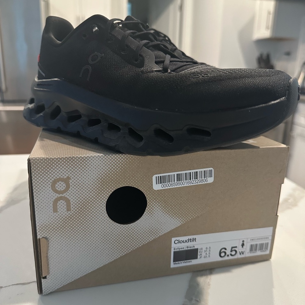 Cloudtilt Eclipse Black Shoes